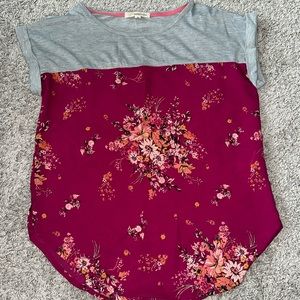 Floral split hem, rounded hem cuffed muscle sleeve large top. Purple and gray